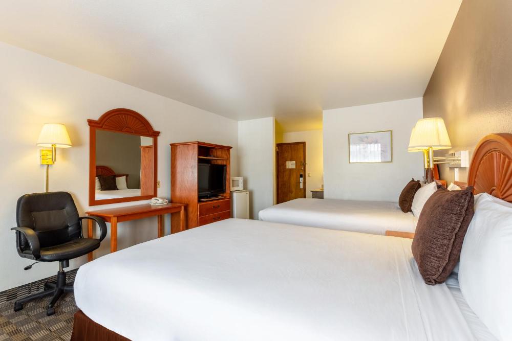 2 Queen Beds Non Smoking interior