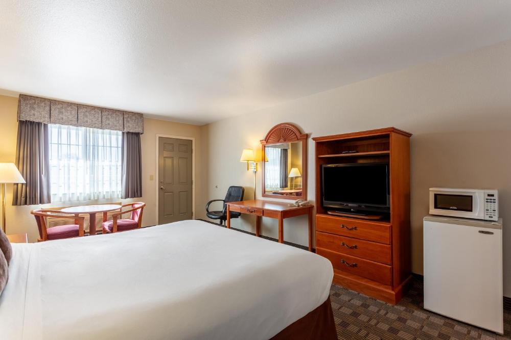 1 Queen Bed Non Smoking interior